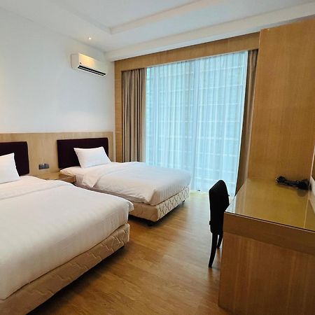 Imperial Grand Suite Apartment Кучинг Экстерьер фото