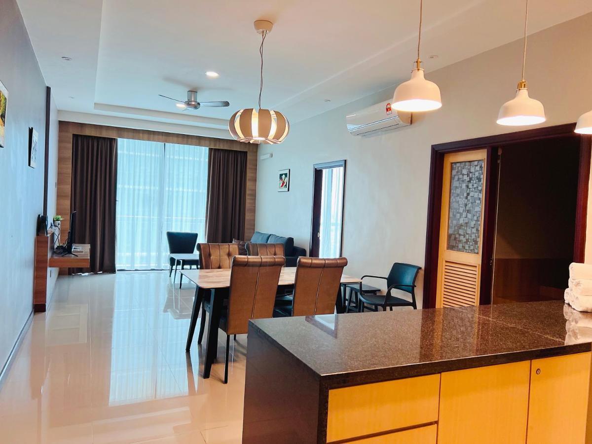 Imperial Grand Suite Apartment Кучинг Экстерьер фото