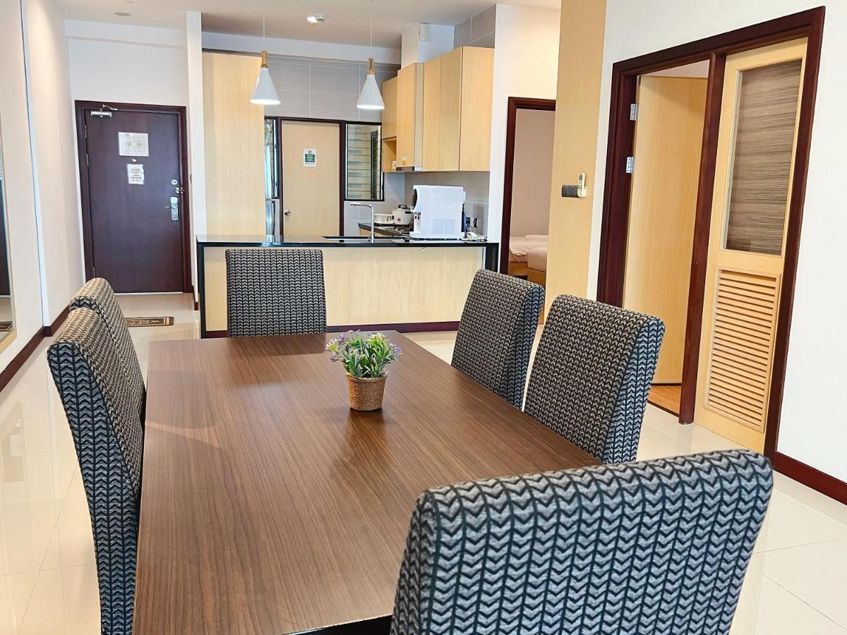 Imperial Grand Suite Apartment Кучинг Экстерьер фото