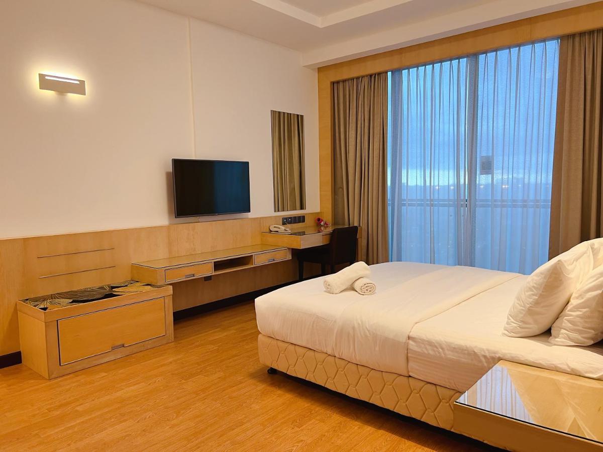 Imperial Grand Suite Apartment Кучинг Экстерьер фото