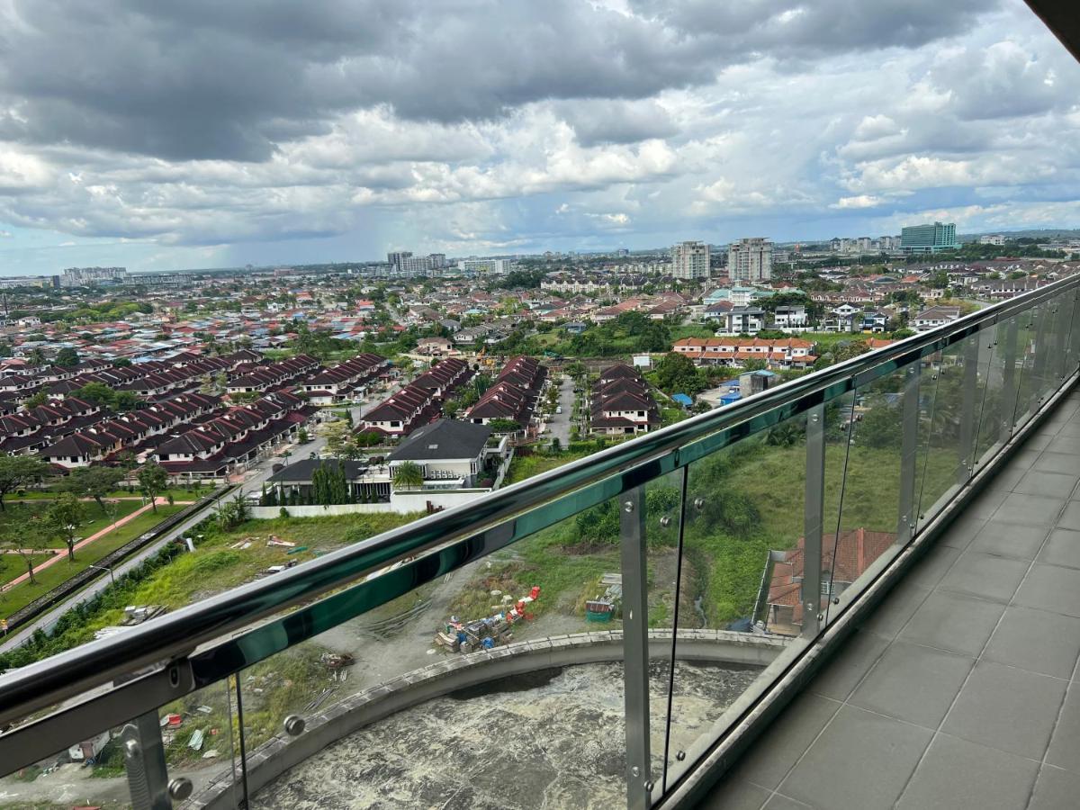 Imperial Grand Suite Apartment Кучинг Экстерьер фото