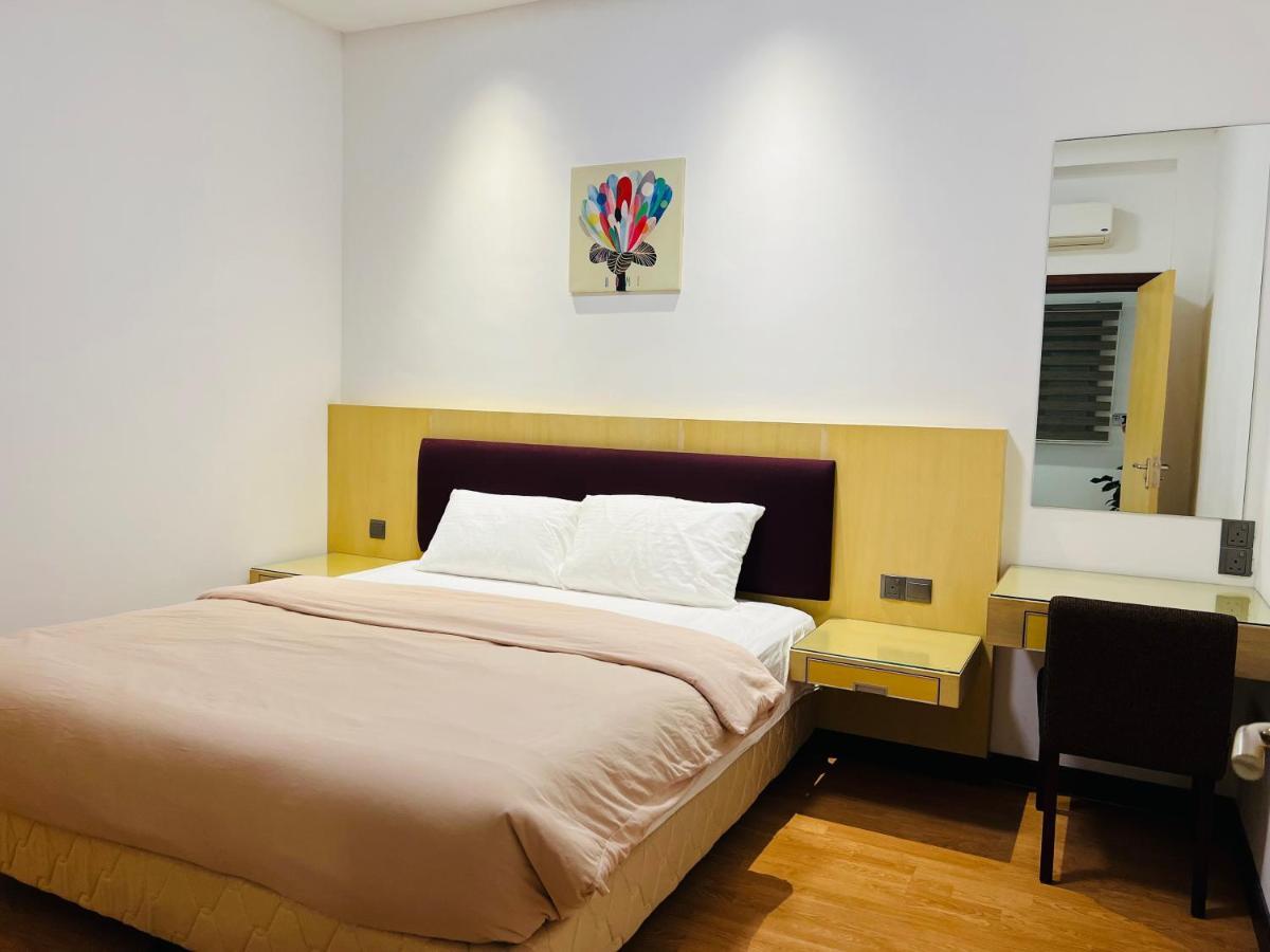 Imperial Grand Suite Apartment Кучинг Экстерьер фото