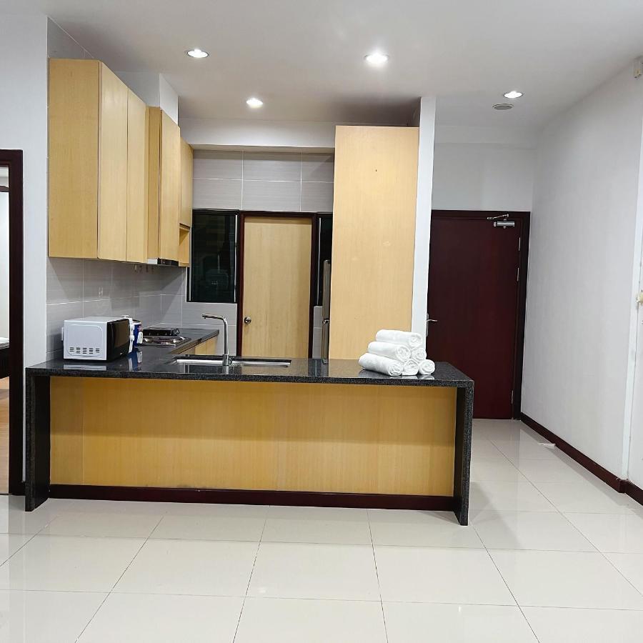 Imperial Grand Suite Apartment Кучинг Экстерьер фото
