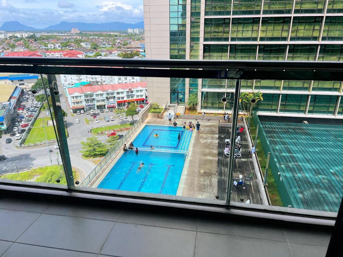 Imperial Grand Suite Apartment Кучинг Экстерьер фото