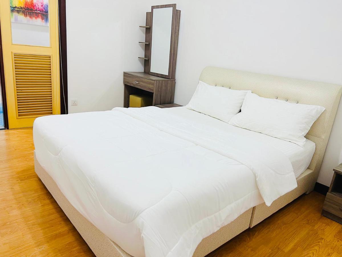 Imperial Grand Suite Apartment Кучинг Экстерьер фото