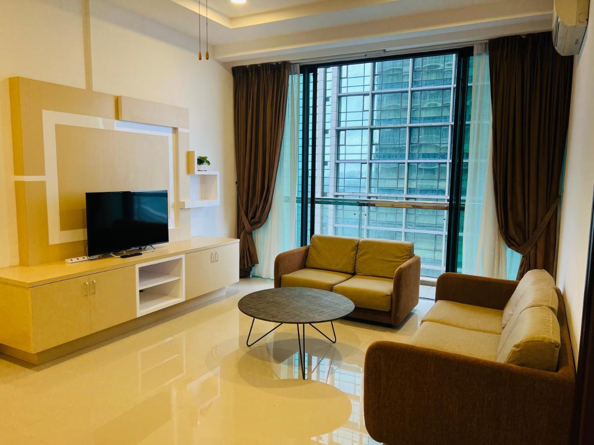 Imperial Grand Suite Apartment Кучинг Экстерьер фото