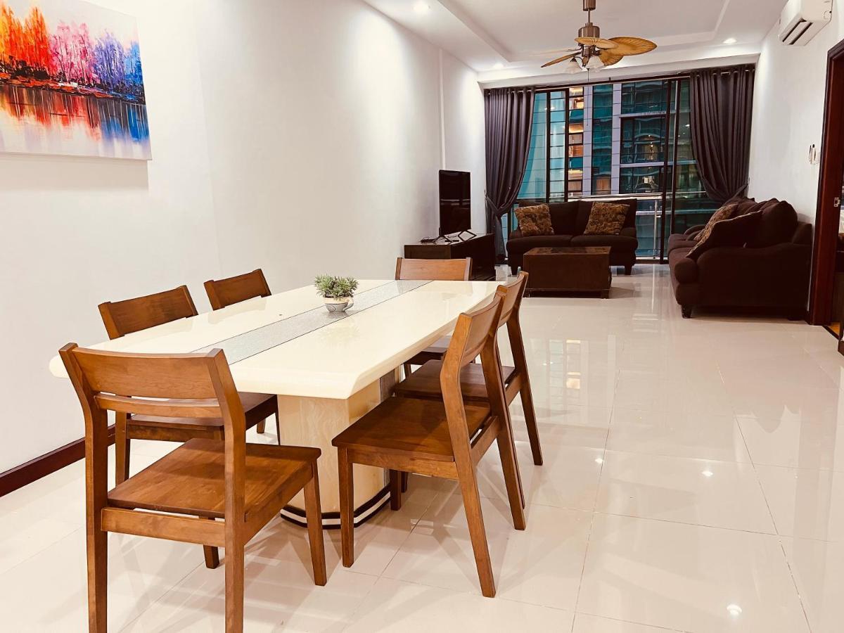 Imperial Grand Suite Apartment Кучинг Экстерьер фото