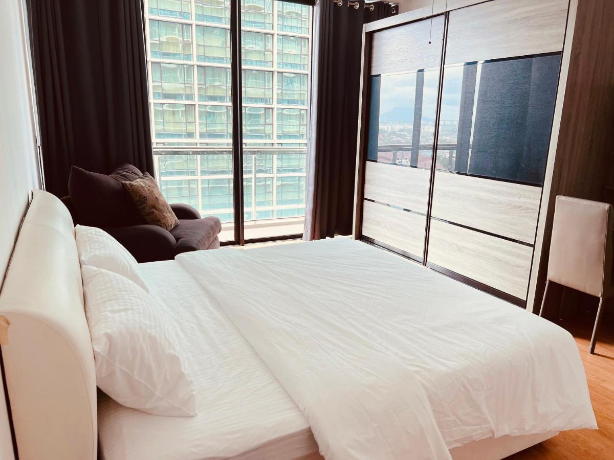 Imperial Grand Suite Apartment Кучинг Экстерьер фото