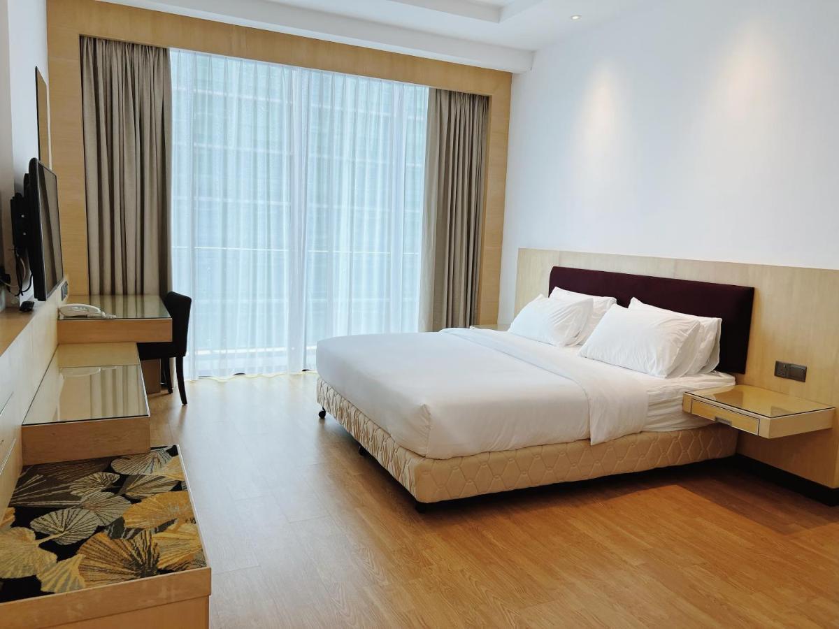 Imperial Grand Suite Apartment Кучинг Экстерьер фото