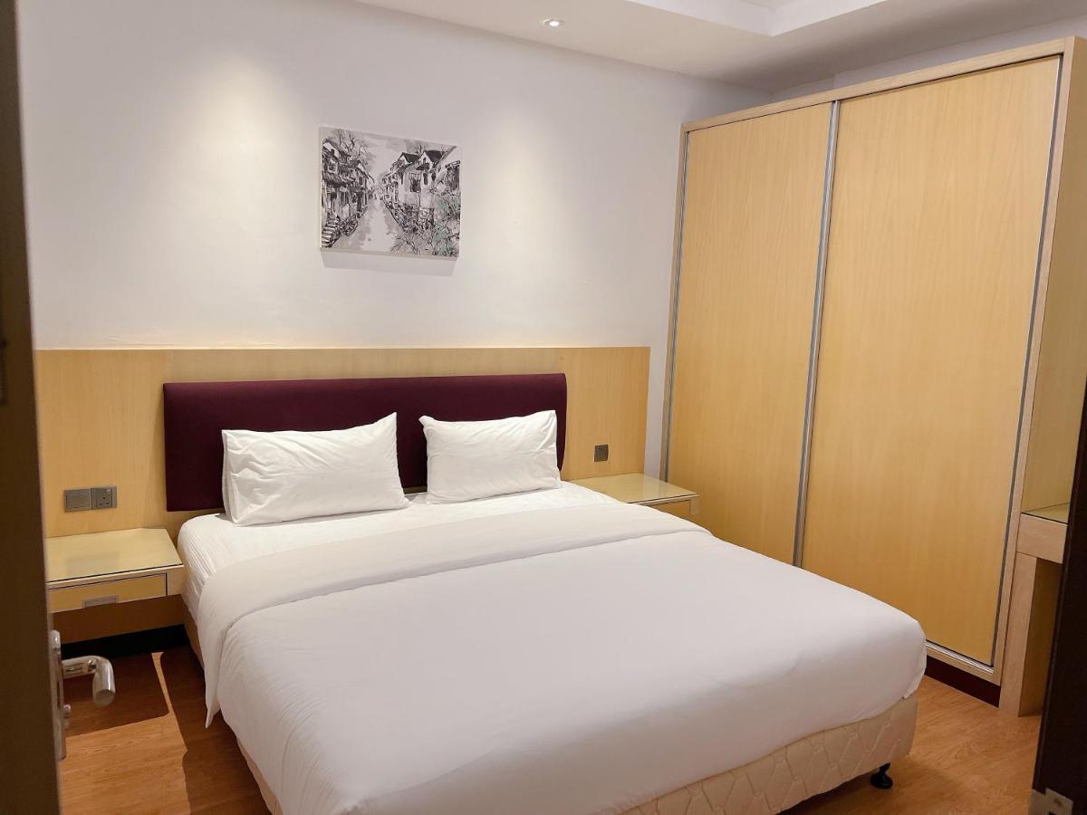 Imperial Grand Suite Apartment Кучинг Экстерьер фото