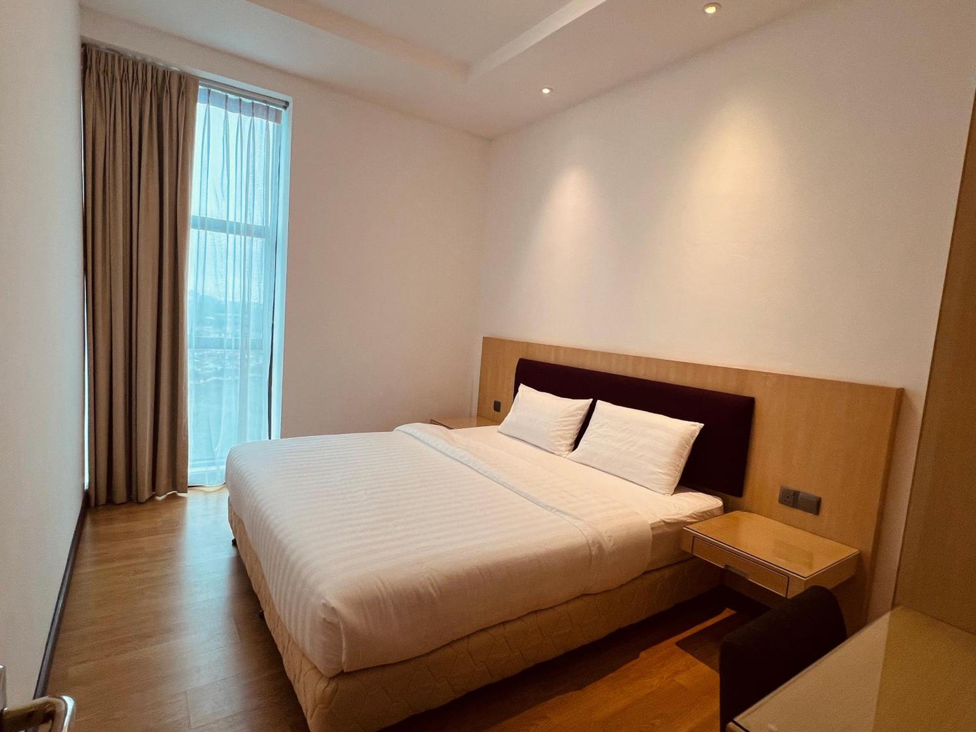 Imperial Grand Suite Apartment Кучинг Экстерьер фото