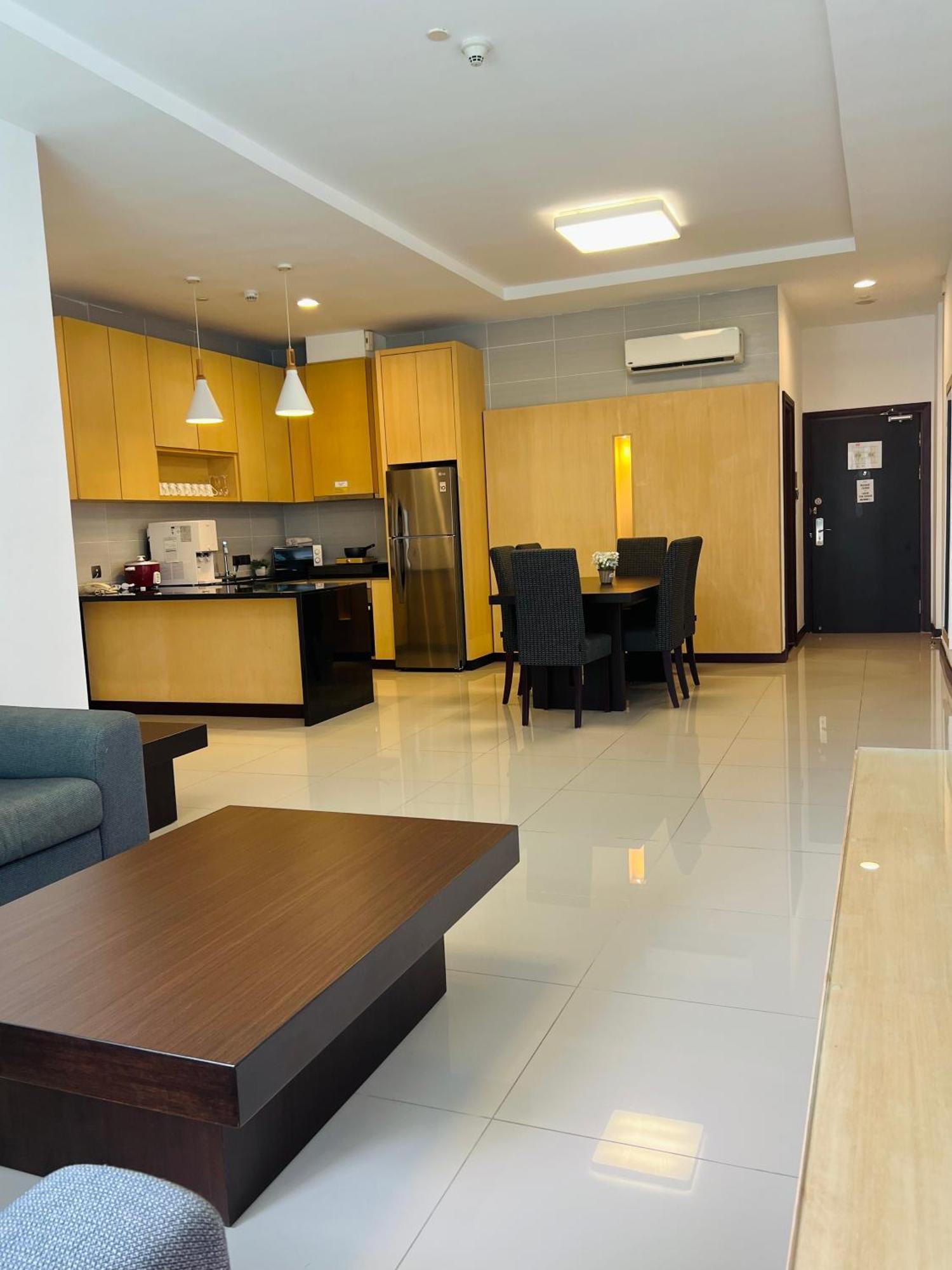 Imperial Grand Suite Apartment Кучинг Экстерьер фото