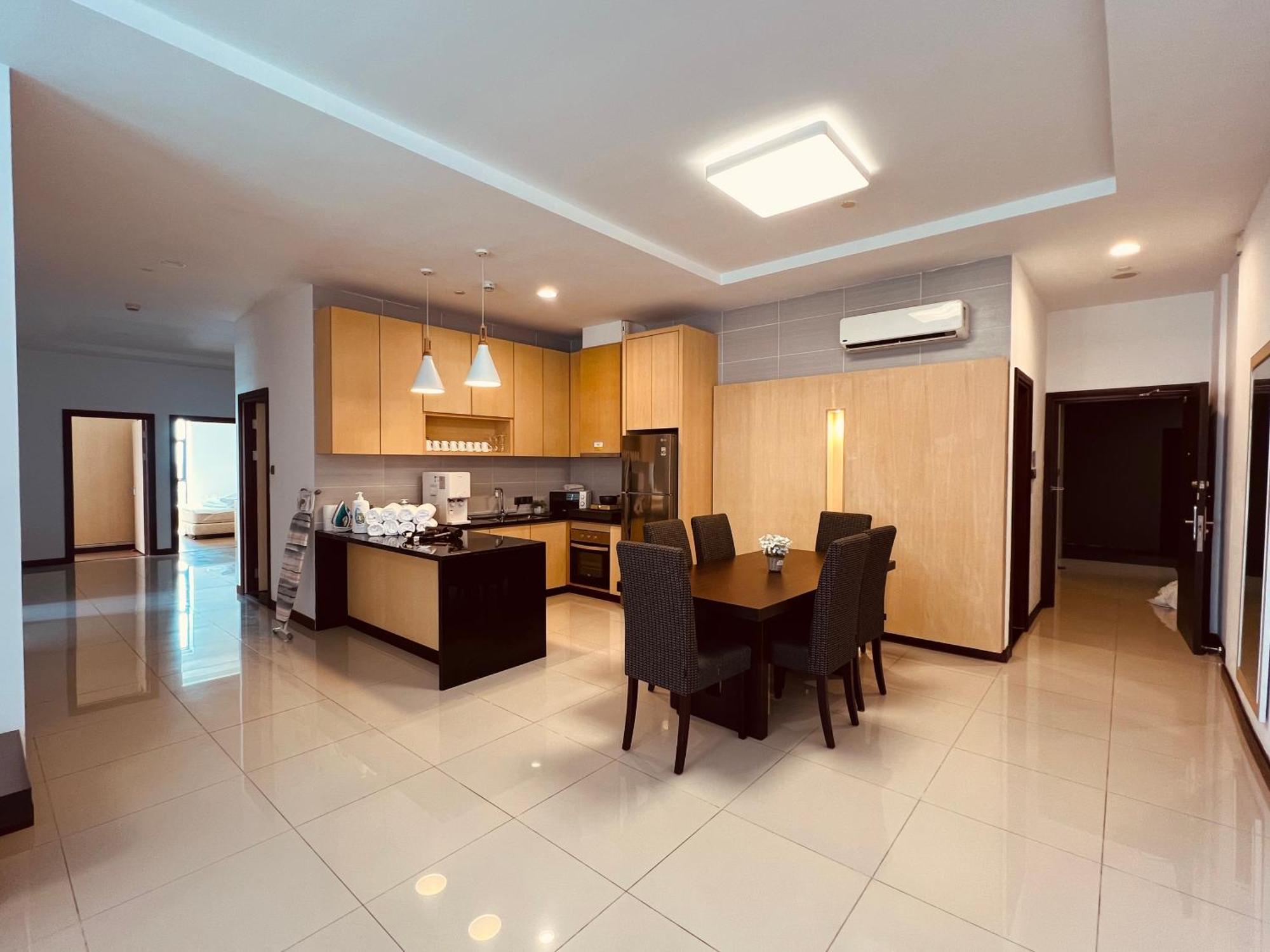 Imperial Grand Suite Apartment Кучинг Экстерьер фото